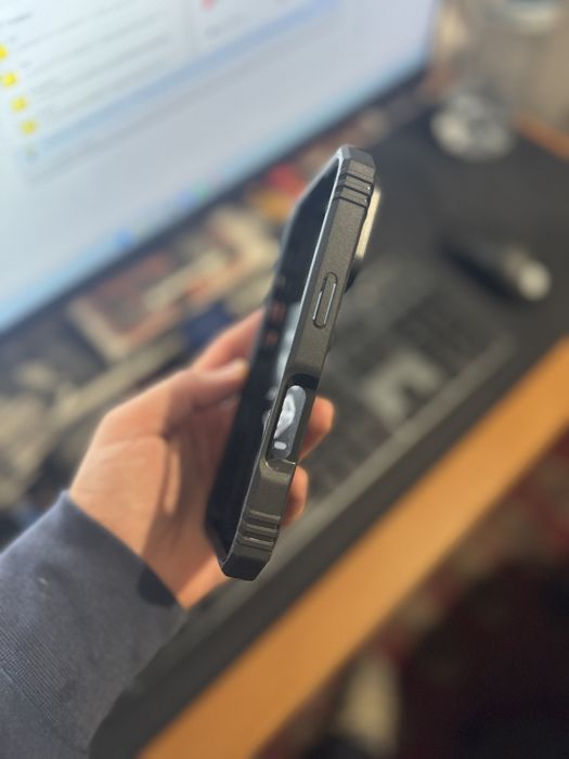 Capa rigida iphone 16 pro