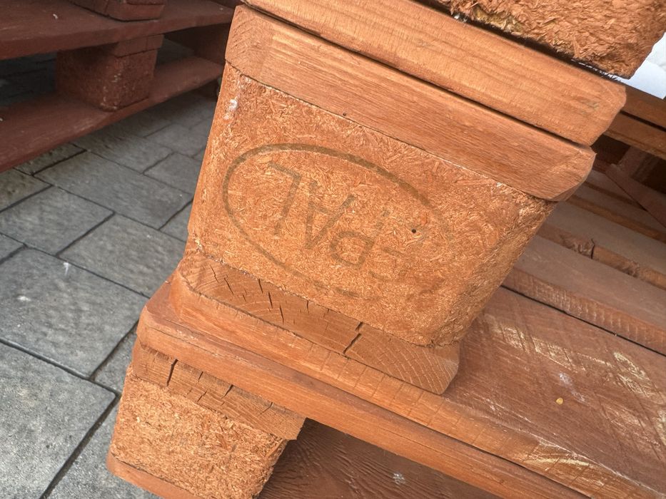 Meble z palet na kółkach