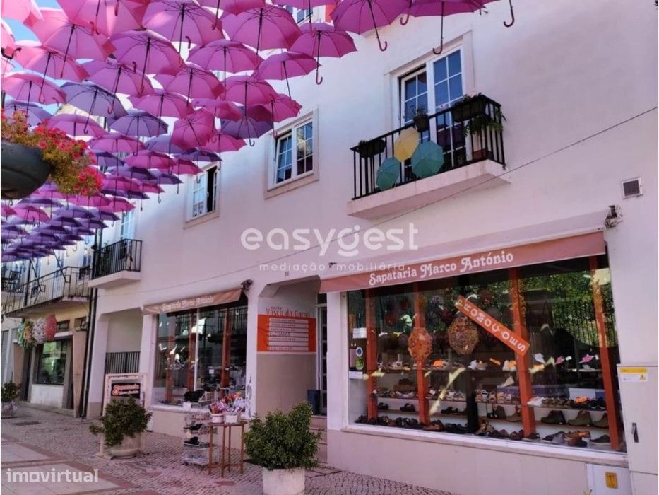 Espetacular loja/sapataria situada na emblemática rua de Águeda