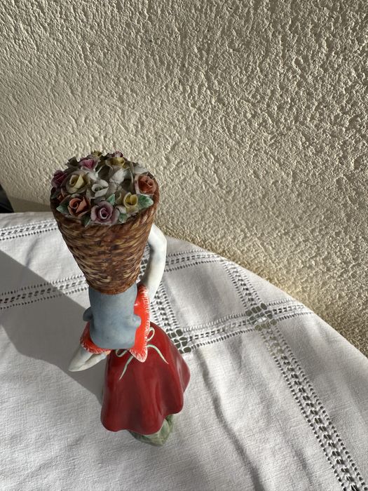 Boneca de porcelana Vista Alegre (antiguidade)