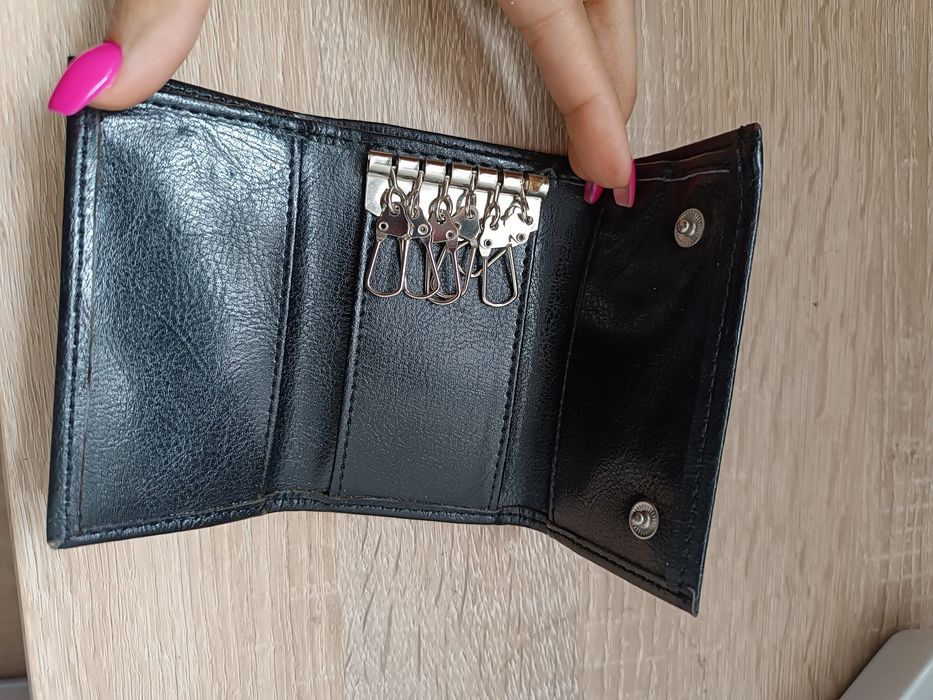 Skórzane etui na klucze czarne