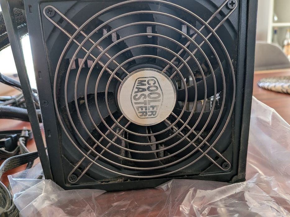 Fonte de alimentação 700w Cooler Master