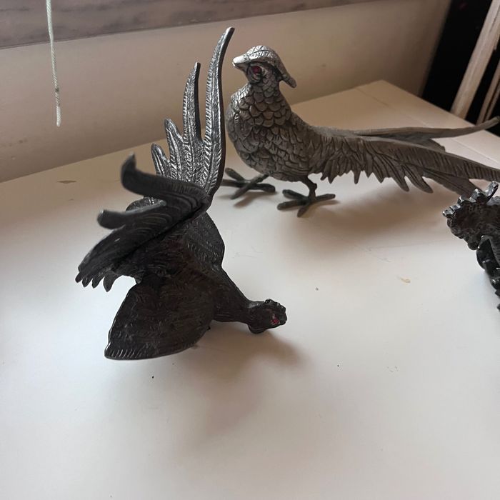 Conjunto de estatuetas vintage – 2 galos + faisão decorativo