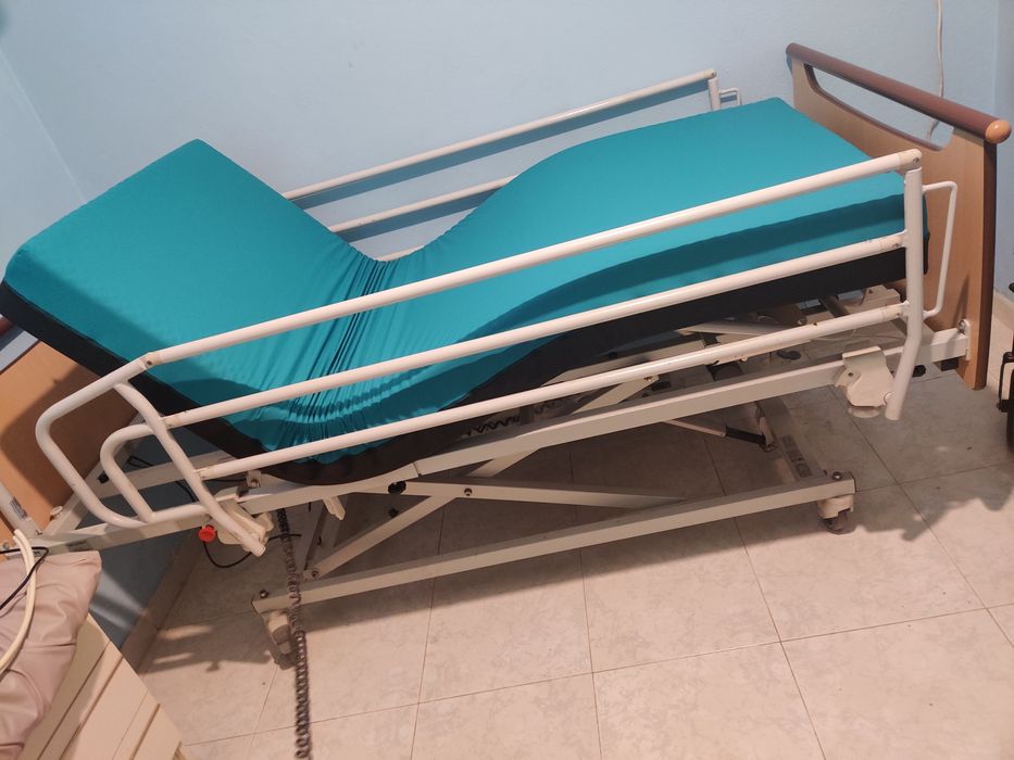 Vendo cama hospitalar articulada