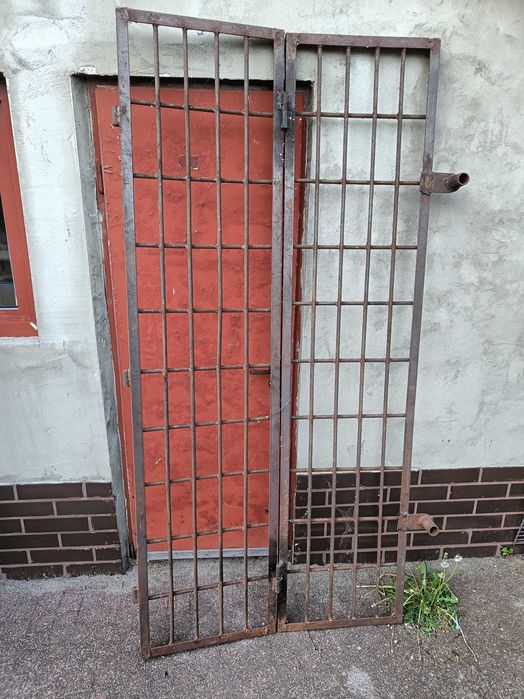 Krata do drzwi stalowa łamana