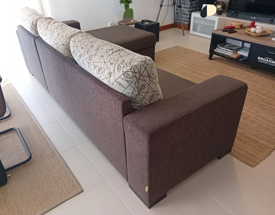 Sofá com cama e baú