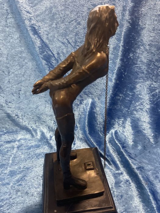 Escultura lady bronze alt,31 cm. Anúncios abaixo