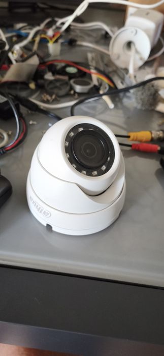 NVR NOXT Da Dahua OEM de 8 analógicos canais + 2IP disco 550GB , 3 câmaras, 2 cabos BNC transformadores , adaptador de energia para 4 camaras.