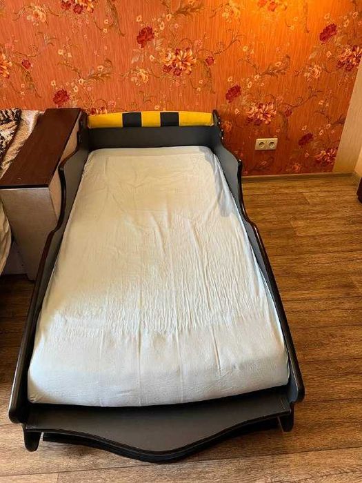 Кровать машина детская