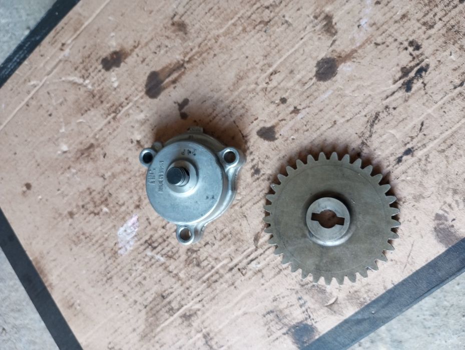 Pompa oleju olejowa silnika silnik zębatka Suzuki GN 250 GZ E4