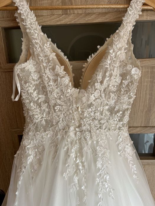 Zjawiskowa suknia ślubna + welon z kryształkami