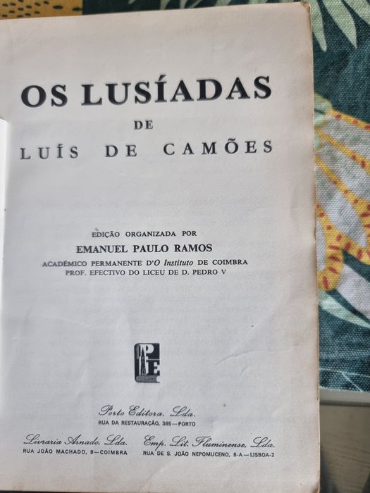 Livros vários em português