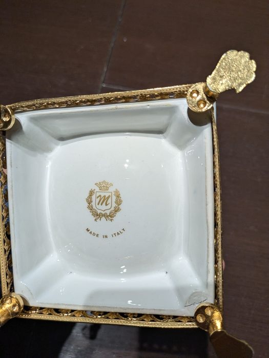 Vendo um cinzeiro antigo
