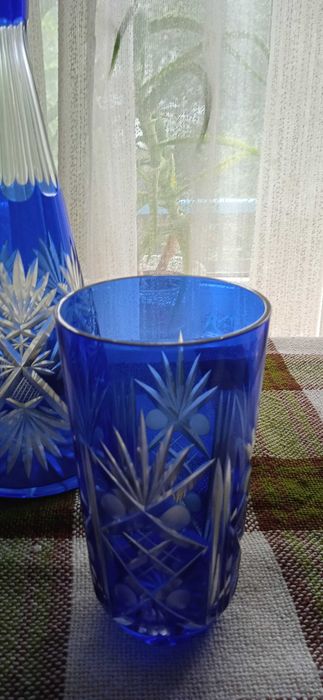 Резное синее стекло графин и два стакана
