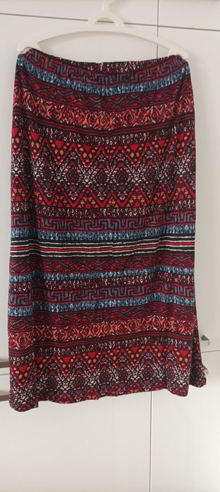 Długa wzorzysta  spódnica
