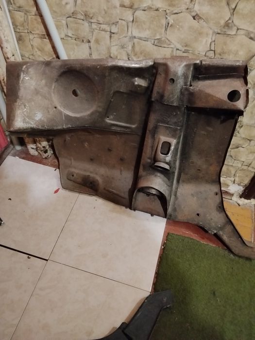 Продам бризговик левый с лонжероном  ваз 2107