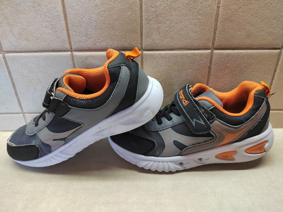 35 Buty adidasy półbuty sportowe świecące