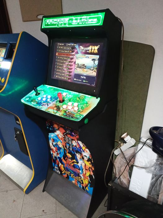 Máquina arcade com milhares de jogos