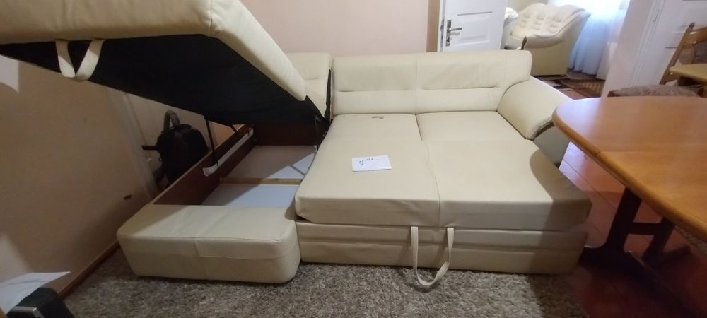 Продам шкіряний кутовий диван з Німеччини.