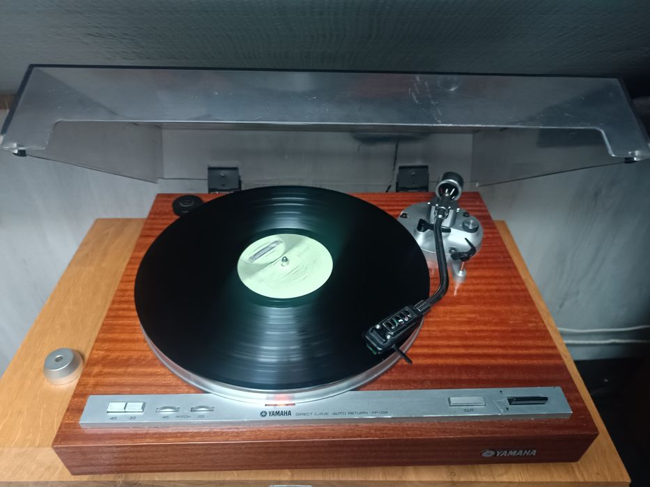 Yamaha YP-D4, програвач вінилу.