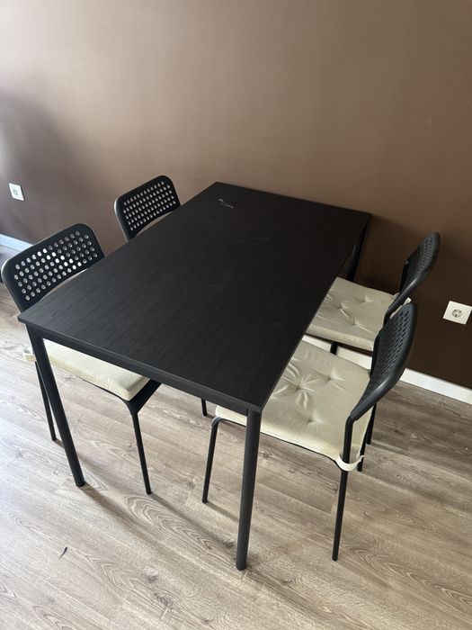 Conjunto Mesa de Jantar IKEA + 4 Cadeiras com Almofadas