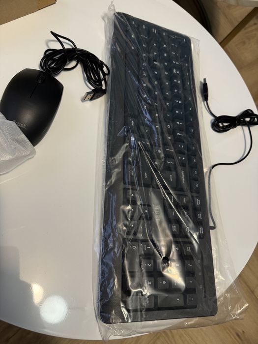 Zestaw klawiatura + mysz Trust Taro cicha, odporna na zalanie QWERTY