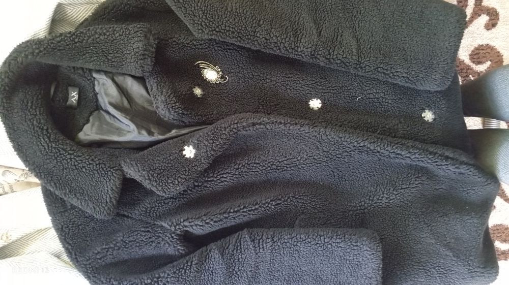 2 шубки Чорна та молочна