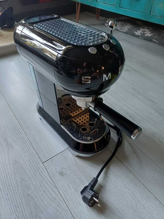 Ekspres kolbowy SMEG ECF01BLEU