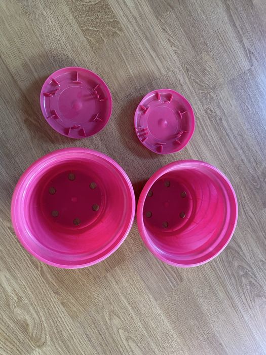 Doniczki z podstawkami