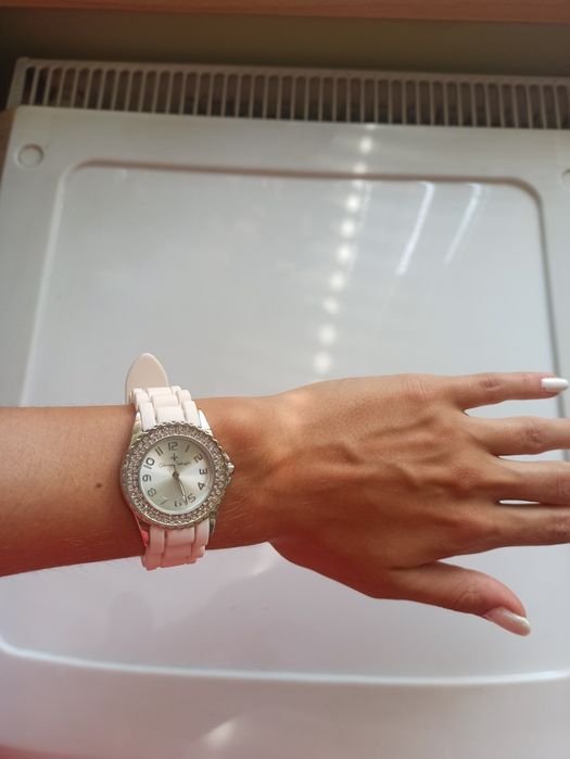 Zegarek z silikonowym paskiem biały cyrkonie błyszczący srebrny