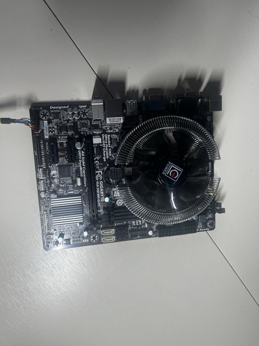 Płyta główna GA-H81M-D2V wraz z procesorem i5 4430 i chłodzeniem