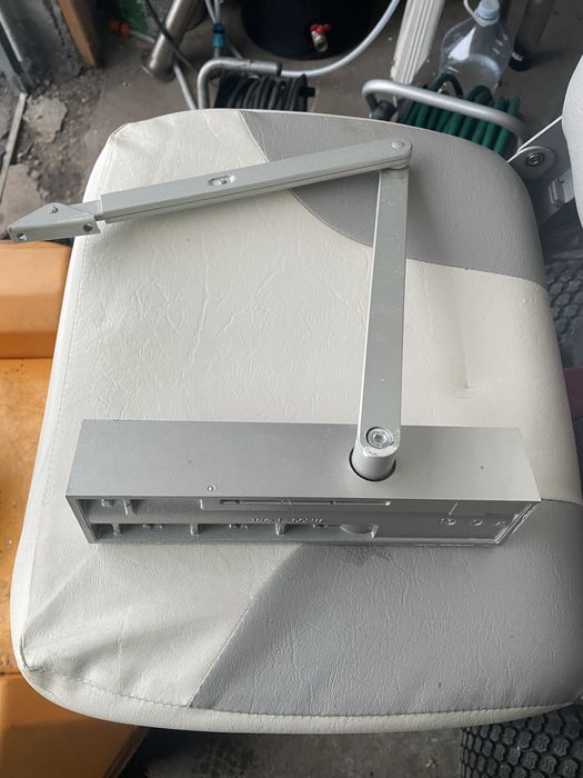 Samozamykacz Dorma Ts83