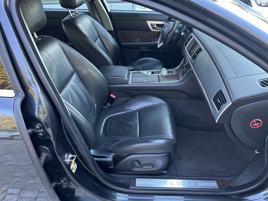 Jaguar XF 2.2D Primium Luxury Auto. - Nacional