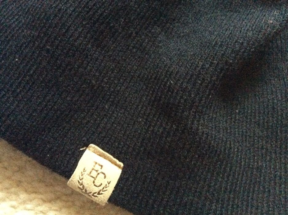 Czarna czapka - firmowa