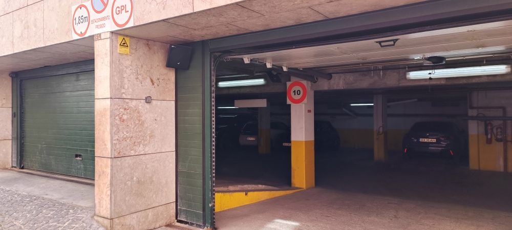 Excelente Lugar de Garagem