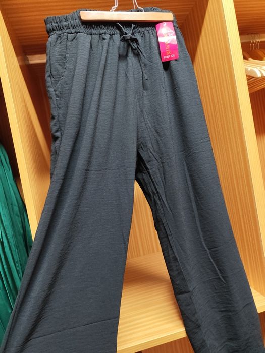 Calças pretas fluídas