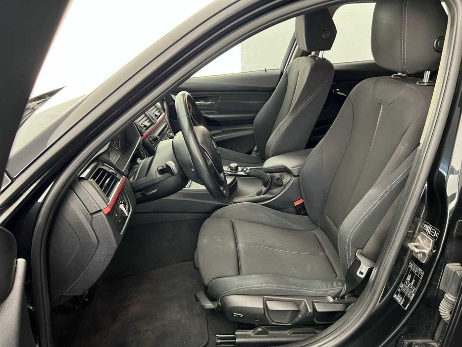 BMW 318D TOURING (AUTO)