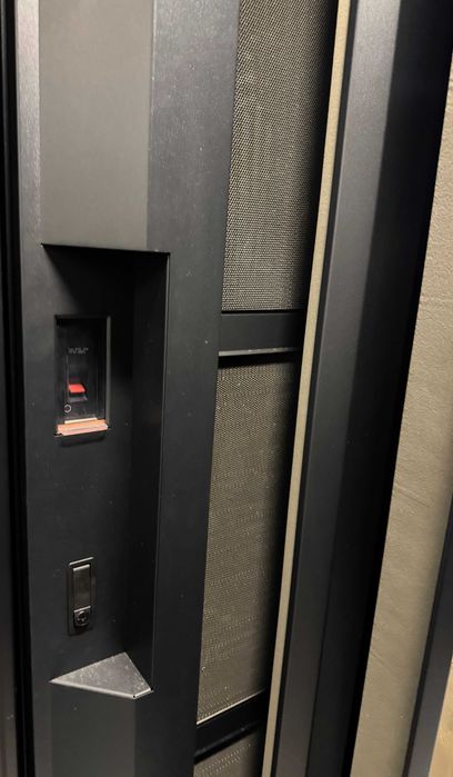 Величезний супер комп'ютер\сервер IBM POWER 795