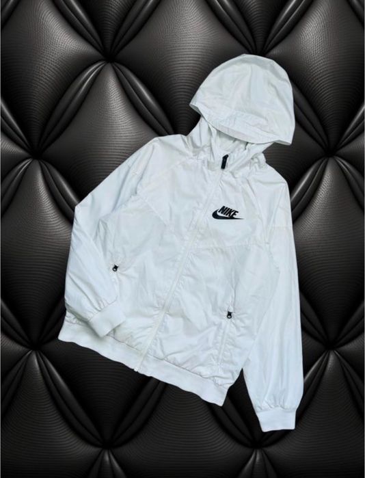 Білосніжна вітрівка Nike original на вік 10-12 років