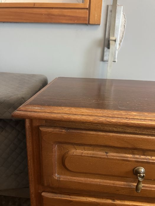 Cama de casal + 2 mesas de cabeceira + cómoda