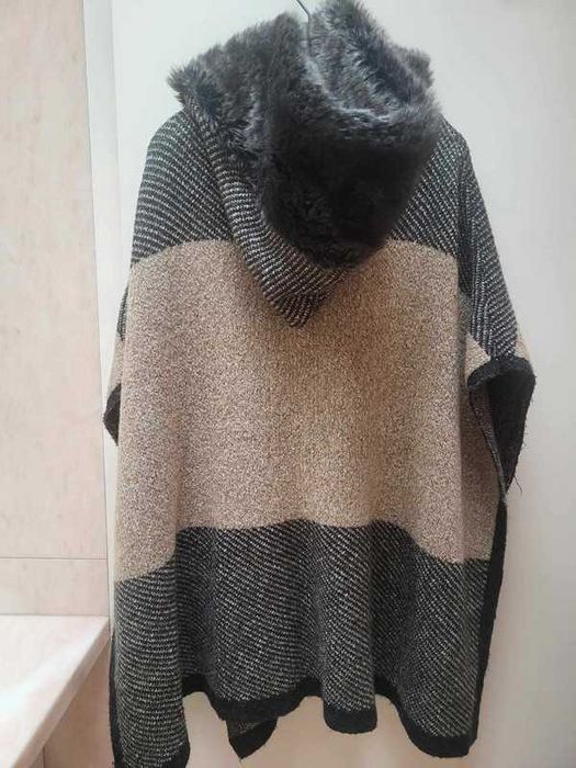 Capa Bege e Cinza Rato com Carapuço Pêlo - ZARA