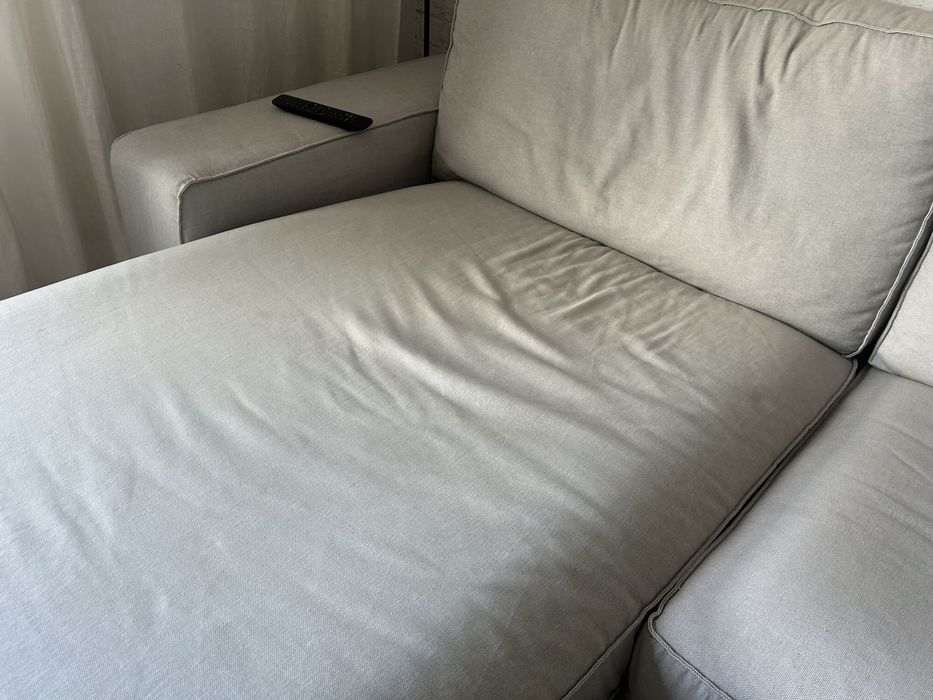 Sofá com chaise long IKEA Kivik
