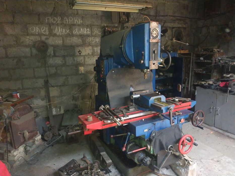 Продам станок фрезерный