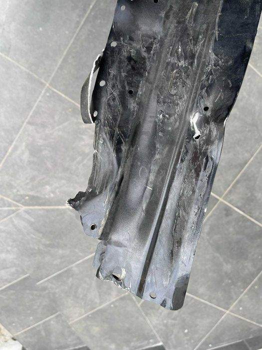 Підсилювач переднього бампера Jaguar F-Pace (оригінал), з дефектом.