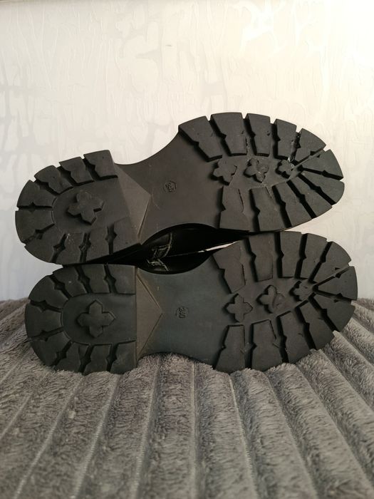 Зимові черевики 38 розміру