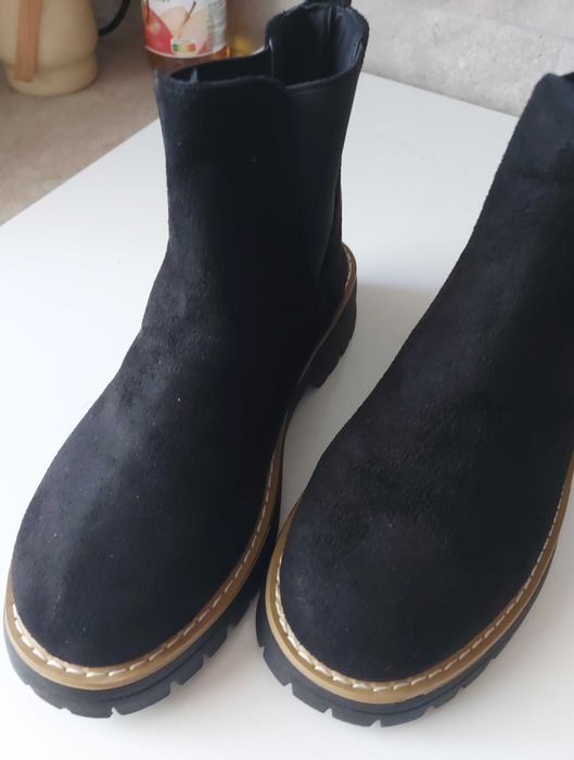 Nowe zamszowe czarne botki sztyblety