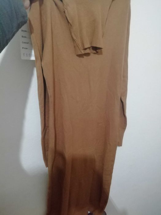 Vestido em malha comprido na cor camel