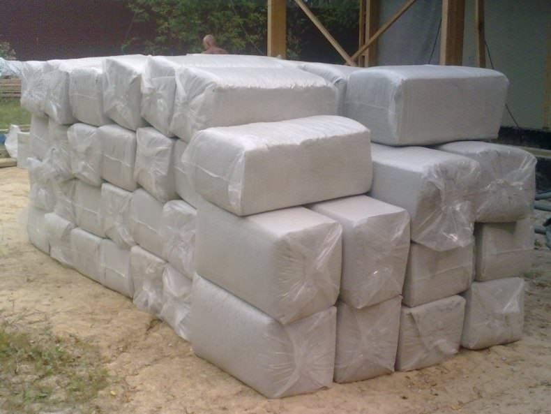 Утеплення будинків ековатою