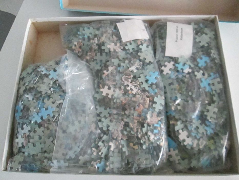 3 puzzles de 1000 peças cada numa só caixa