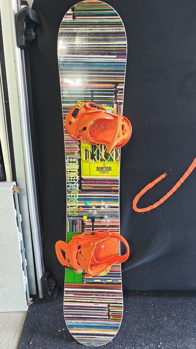 Prancha snowboard Burton com fixações